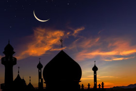 LAILATUL QADAR - Ilustrasi malam lailatul qadar yang dirahasiakan Allah SWT, dikatakan Buya Yahya apabila hambanya berusaha untuk meraihnya dengan mengerjakan tiga ibadah ini dan menjauhi maksiat. (Ilustrasi/Freepik).