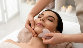 TIPS- Apakah Memijat Wajah Baik untuk Perawatan Kulit? Ini Manfaat dan Cara Tepat Melakukannya (Sumber: https://www.alodokter.com/)