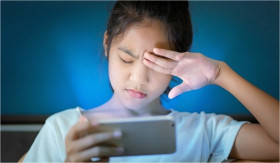 KULIT- Memahami Blue Light dan Dampaknya pada Kulit: Kenapa Kita Harus Waspada? (Sumber: https://www.alodokter.com/)