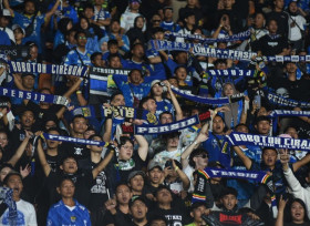 Imbas insiden kerusuhan suporter di Stadion Si Jalak Harupat usai menjamu Persija Jakarta, Persib Bandung terancam sanksi berat. (Foto: Persib.co.id).