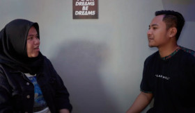 PRAKERJA - Banyak orang yang ikut prakerja hanya mengejar insentif. Deny Saputra alum kartu prakerja yang sukses jadi konten kreator. - Foto tangkap layar YouTube/Kartu Prakerja.