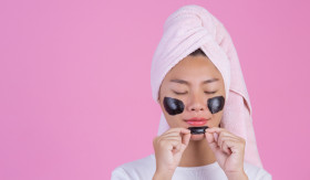 MASKER PEEL OFF - Masker peel dapat mengangkat kotoran pada area wajah, namun penting untuk perhatikan cara pakai yang benar. - Foto ilustrasi freepik/jcomp.