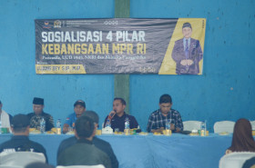 Ujang Bey memberikan kontribusi nyata dengan menyalurkan kaki palsu kepada kaum disabilitas melalui Yayasan Kasomalang Humanity Care.