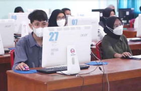 ATURAN PAKAIAN UTBK 2024 -Ilustrasi peserta melangsungkan tes UTBK. Ketentuan pakaian UTBK 2024, tidak harus kemeja hitam putih, berikut ini aturannya. -Ilustrasi/unram.ac.id.
