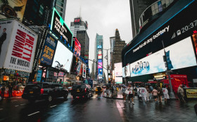 Satu sudut di Kota New York.  bicara New York ternyata banyak kemiripan dengan Jakarta. Meski dua kota metropolitan ini berbeda secara geografis dan sosiokultur, namun ternyata penuh kesamaan dan daya tarik. Foto Luis Dalvan.